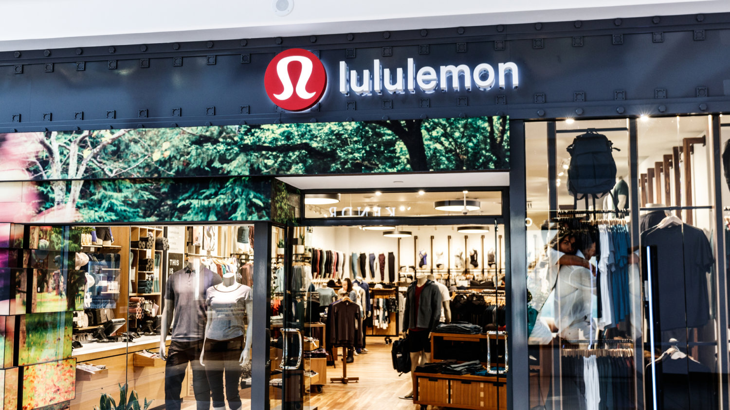 LululemonStore