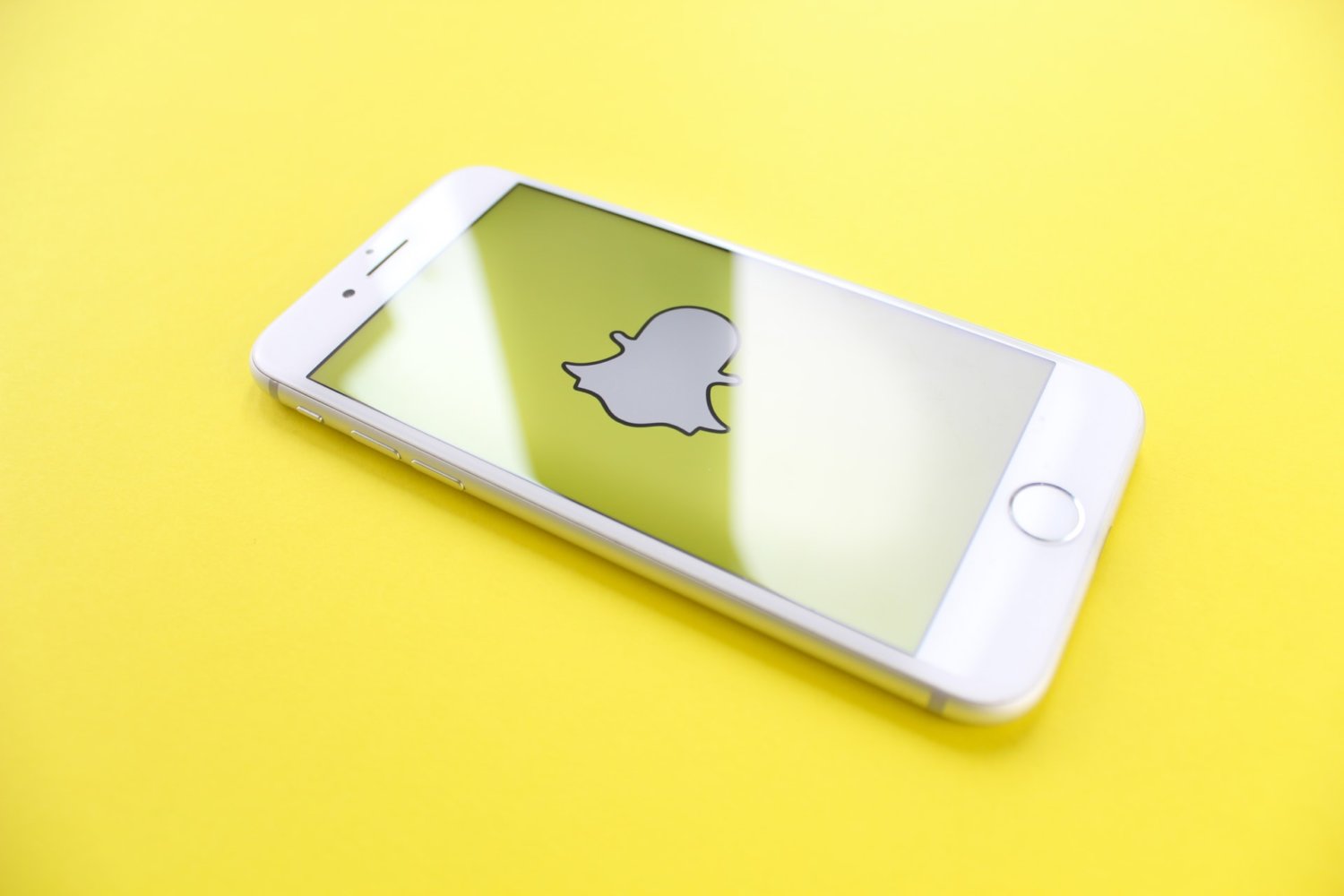 snapchat logo cell phone